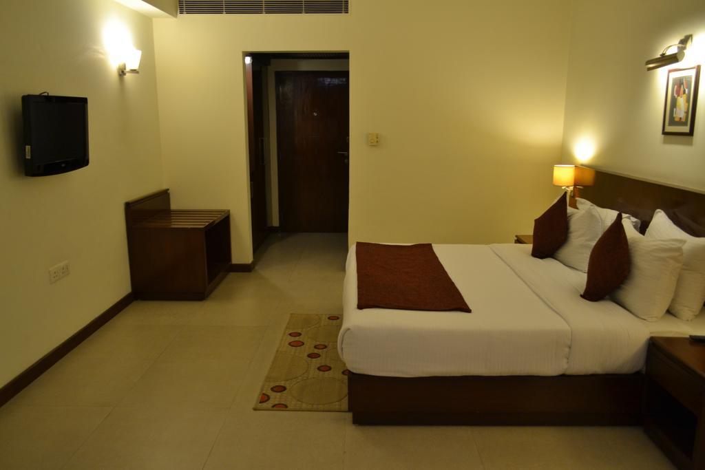 Hotel Sobti Continental Rudrapur Exterior photo