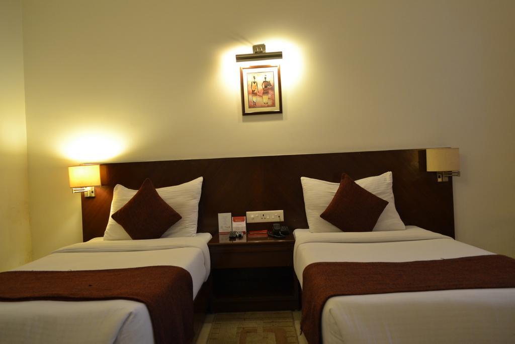 Hotel Sobti Continental Rudrapur Exterior photo